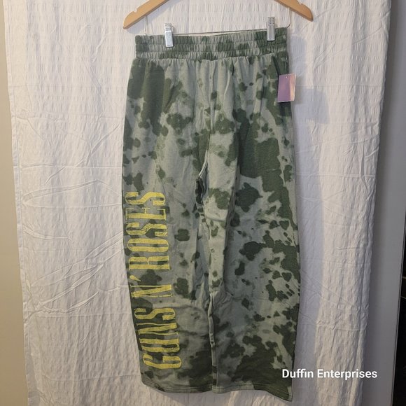NWT Women's Guns 'N Roses Green Camo Sweatpants Size MEDIUM NEW WITH TAGS - Picture 1 of 6
